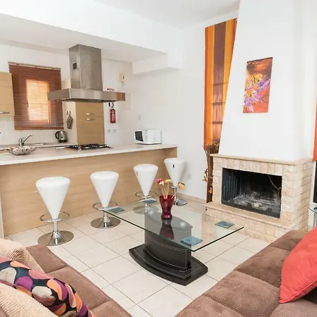 Villa Ripo Stunning And Cosy Paralimni